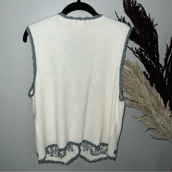 Koret White & Blue Holiday Sweater Vest Pearl Buttons Embroidered Paisley Sz PS - Picture 5 of 7